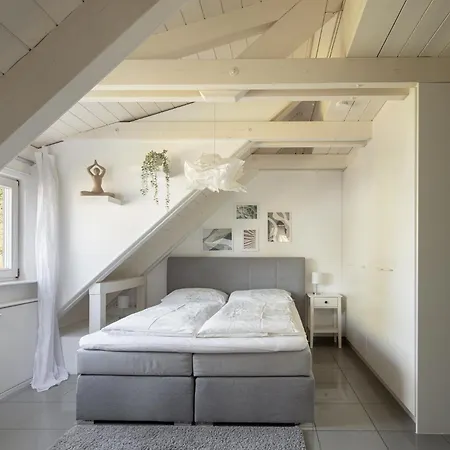 Blaupause Mit Seezugang Und Wiese Zum Entspannen Appartement