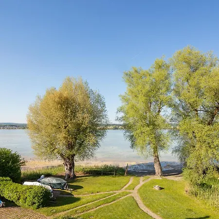 Blaupause Mit Seezugang Und Wiese Zum Entspannen * Île de Reichenau